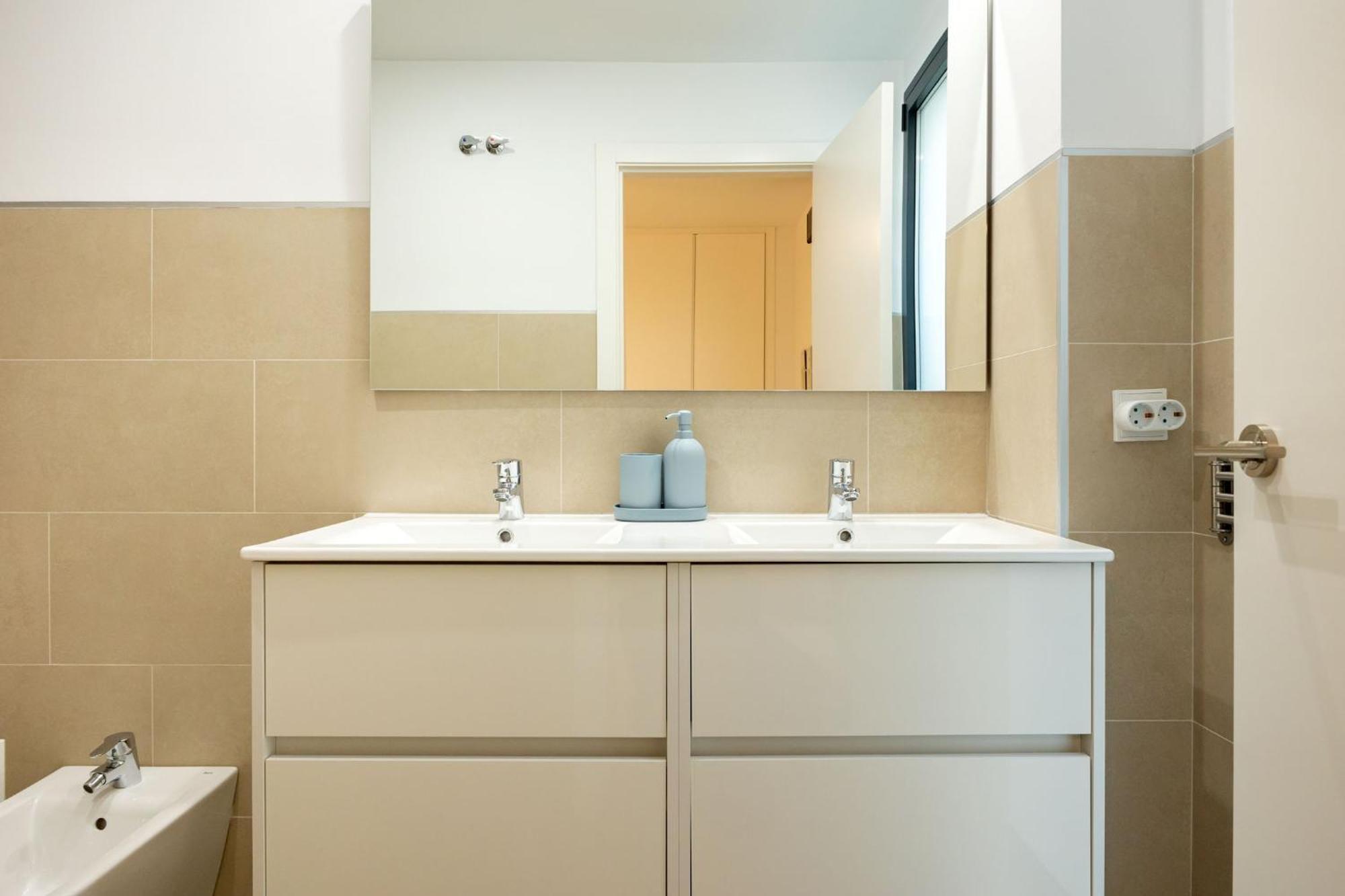Charming 2 Bedroom Apartment By Torre Del Oro By Ocityzen Seville Exterior photo